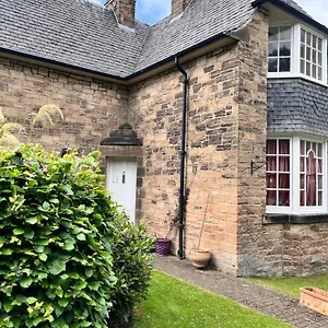 Private In Charming Detached House In Newington Edimburgo